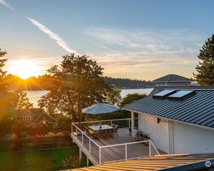 1703 E Lake Sammamish Parkway NE, Sammamish