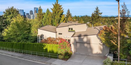 610 97th Place SE, Bellevue